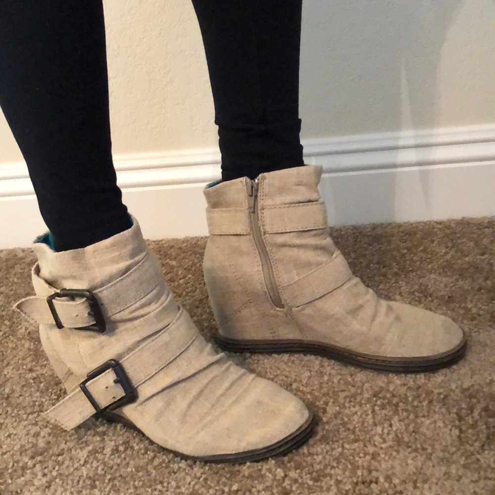 Blowfish Tan Buckle Boots Booties Size 8